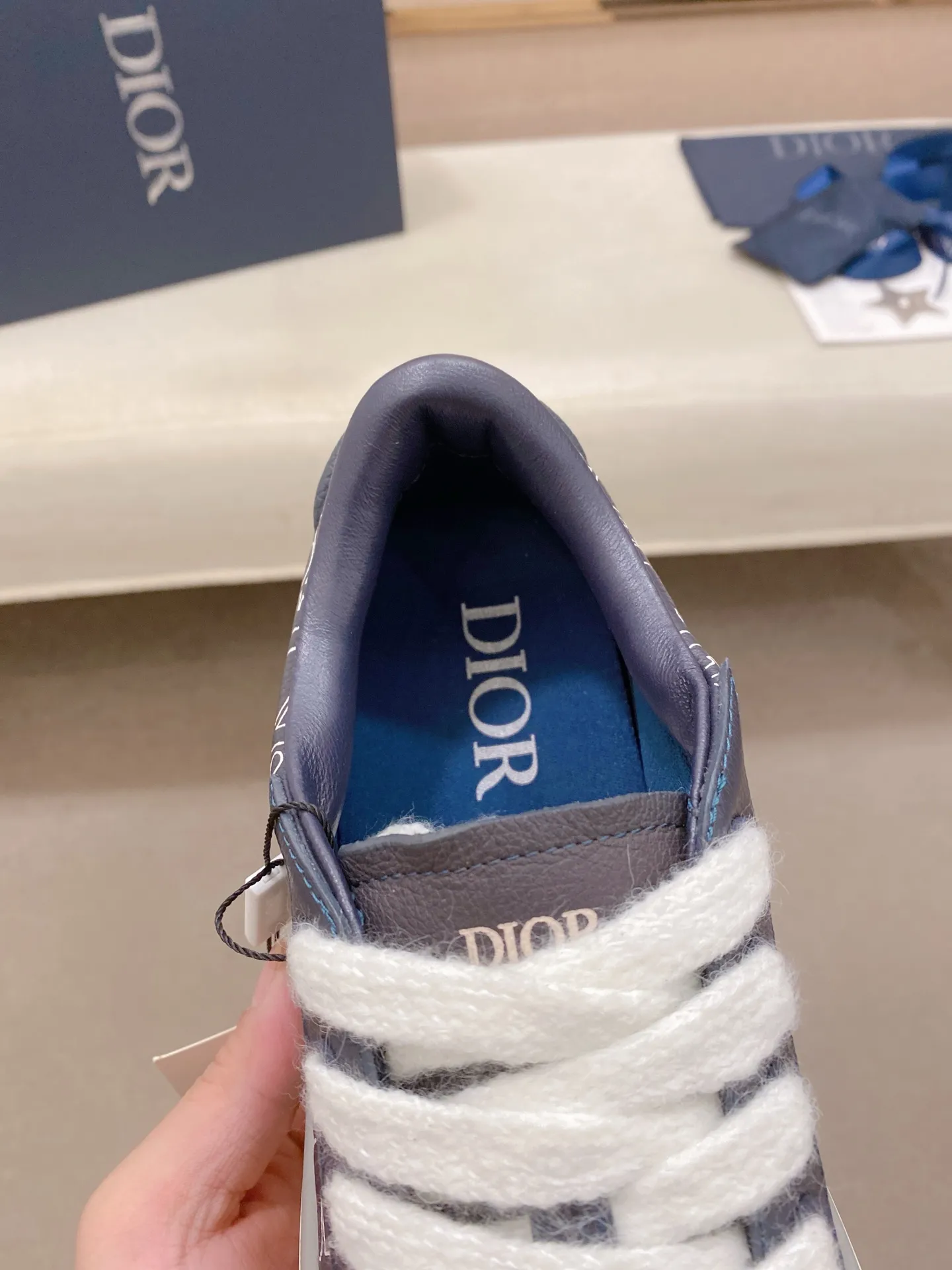 Factory price: 300 Men's shoes 💰[Dior·Dior] Top 🔍Couple style 💏🔍New casual sports style couple shoes, new four-season design, perfect workmanship, lace-up lazy style to create cabinet quality, upper: imported first-layer cowhide, sheepskin lining is soft and comfortable, ultra-light TPU wear-resistant outsole, simple, versatile fashion men's shoes, excellent color code number 35--44